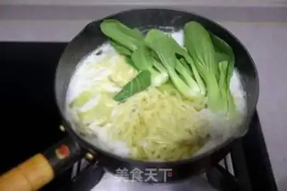 Make Eggs and soy noodles step 5
