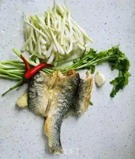 Make Scrambled fish step 0