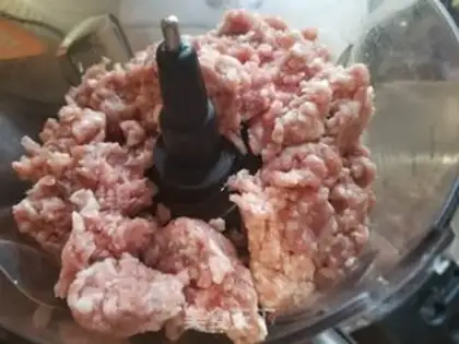 Make Onion porkballs step 1