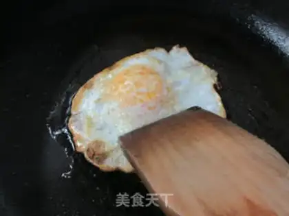 Make Duck egg beef noodles step 1