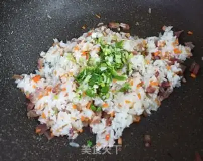 Make Carrot sausage fried rice step 4