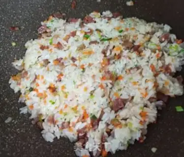 Make Carrot sausage fried rice step 5