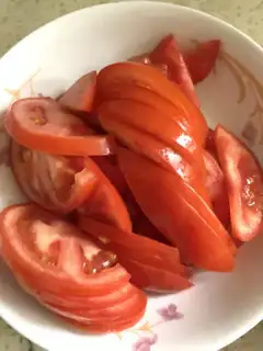 Make Piggy tomato fried eggs step 0