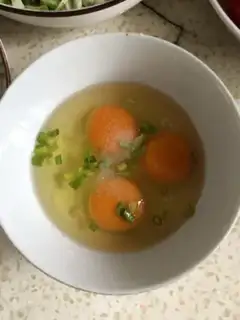 Make Piggy tomato fried eggs step 1