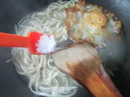 Make Duck egg beef noodles step 4