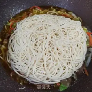 Make Carrot gravy noodles step 6