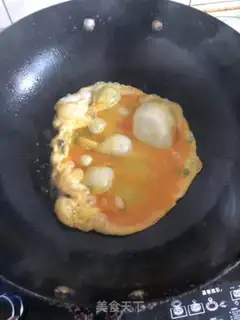 Make Piggy tomato fried eggs step 3