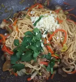 Make Carrot gravy noodles step 7