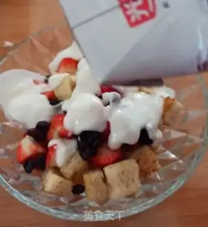 Make Yogurt-fruit toast step 7