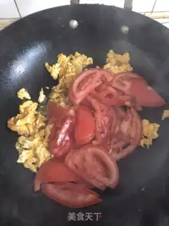Make Piggy tomato fried eggs step 5