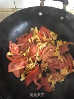 Make Piggy tomato fried eggs step 6