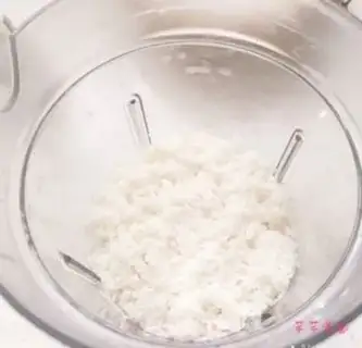 Make Water grinding rice powder step 1