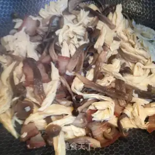 Make Scrambled veggie mushrooms step 6