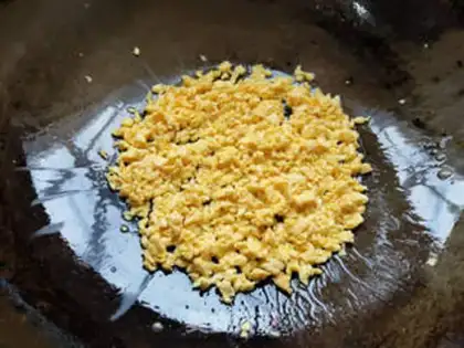 Make Egg fried rice step 4