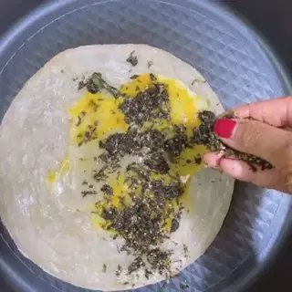 Make Hand grab cake step 4