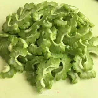 Make Eggs and ham and bitter melons step 0