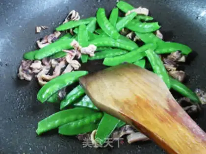 Make Squirrel fried Dutch beans step 7