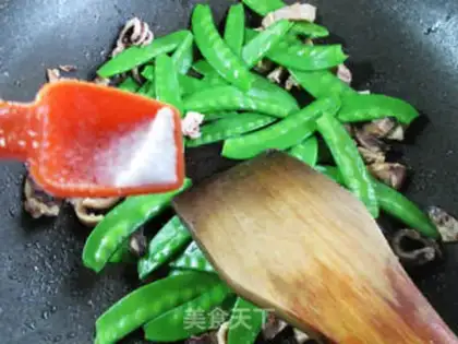 Make Squirrel fried Dutch beans step 8