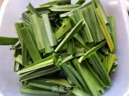 Make Garlic pastries step 1