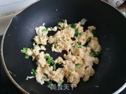 Make Straw fried eggs step 3