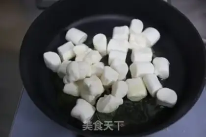 Make Strawberry crawberry with twigs step 2