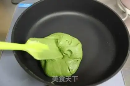 Make Strawberry crawberry with twigs step 5