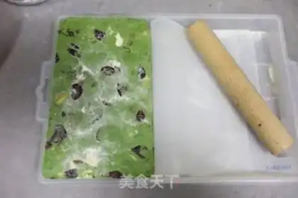 Make Strawberry crawberry with twigs step 9