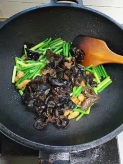 Make Garlic mussels step 5