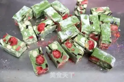 Make Strawberry crawberry with twigs step 11