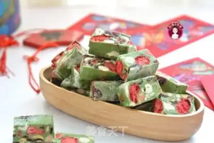 Make Strawberry crawberry with twigs step 12
