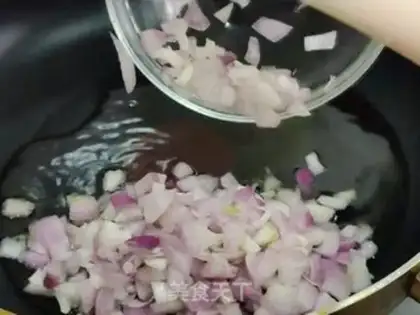 Make Red onion spicy sauce step 0
