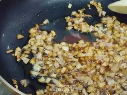 Make Red onion spicy sauce step 1