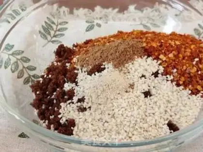 Make Red onion spicy sauce step 2