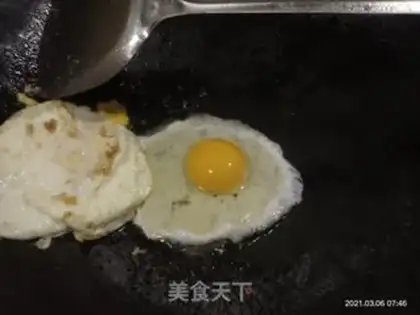 Make Fried eggs step 2
