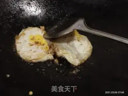 Make Fried eggs step 3