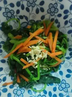 Make Spinach with cashew nuts step 5