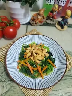 Make Spinach with cashew nuts step 9