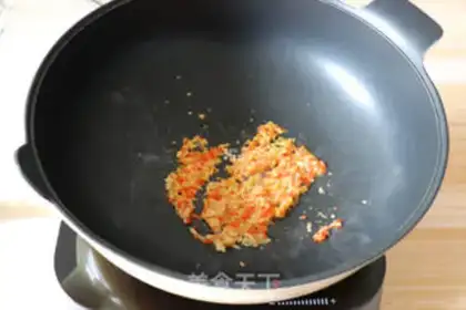 Make Dry old duck and garlic fan shrimp step 5