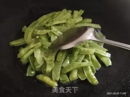 Make Clear the Dutch beans step 1