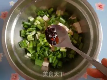 Make Spicy little onions with tofu step 4