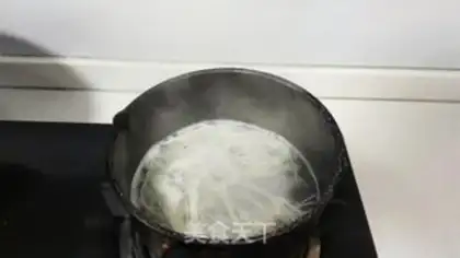 Make Noodle vegetable pie step 4