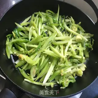 Make Celery green pepper and pork step 5