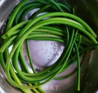 Make Garlic fried eggs step 0