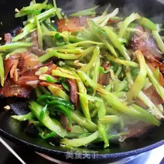Make Celery green pepper and pork step 7