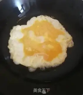 Make Garlic fried eggs step 3