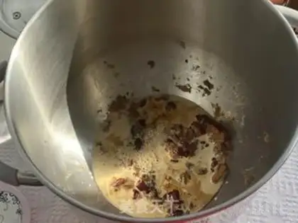 Make Golden date cake step 3