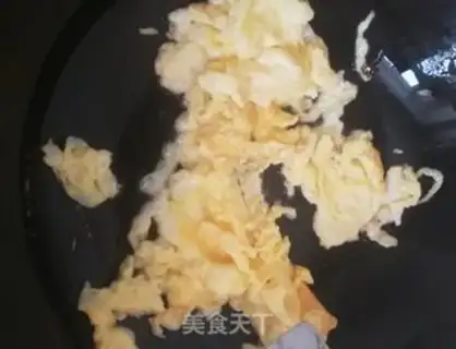 Make Garlic fried eggs step 4