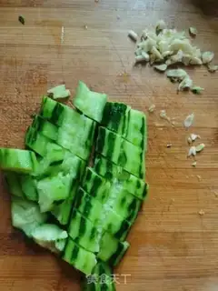Make The cucumber with fragrance beef step 1