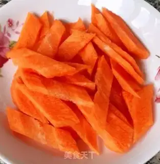 Make A cucumber carrot with sausage step 1