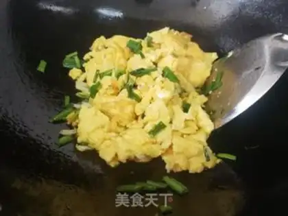 Make Onion fried goose eggs step 4